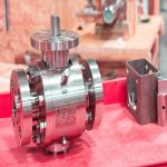 Flanged titanium ball valve body with bolted end connections